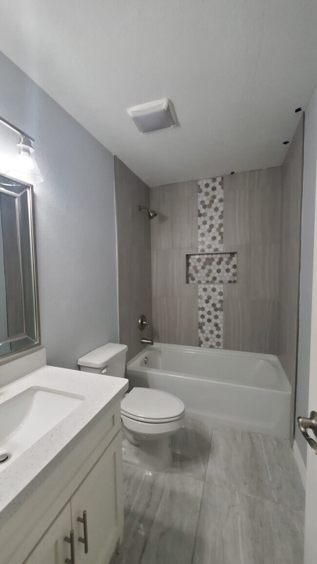 Foto del edificio - 5176 Chet Ave