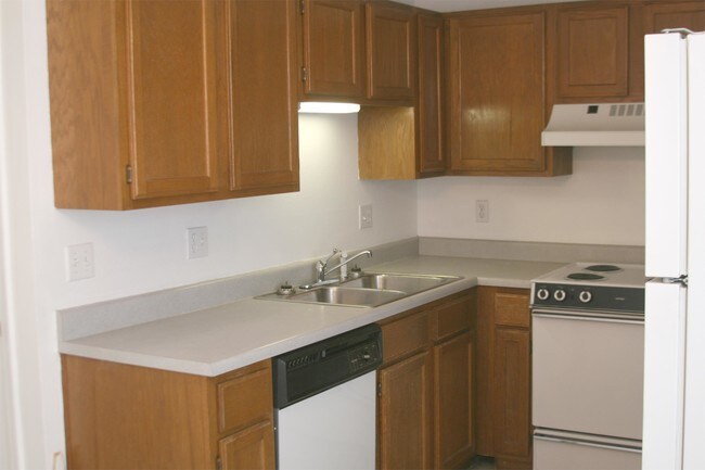 Building Photo - 204 Red Maple