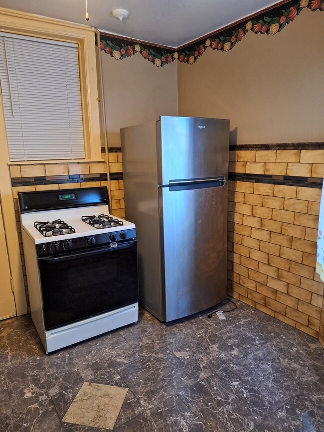 Stainless steel appliances - 4215 N Campbell Ave