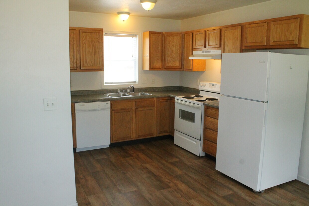 1321 Roosevelt St Unit 0, Vermillion, SD 57069 Apartments in