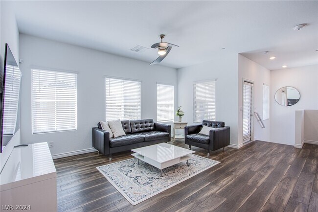 Foto del edificio - 226 Callen Falls Ave