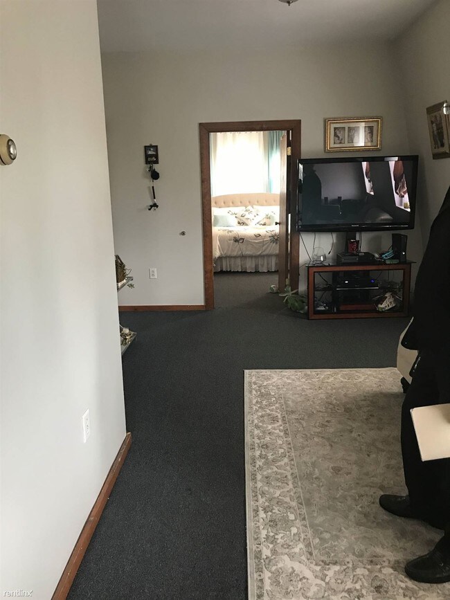 Building Photo - 2 br, 1 bath  - 75 Putnam St #1