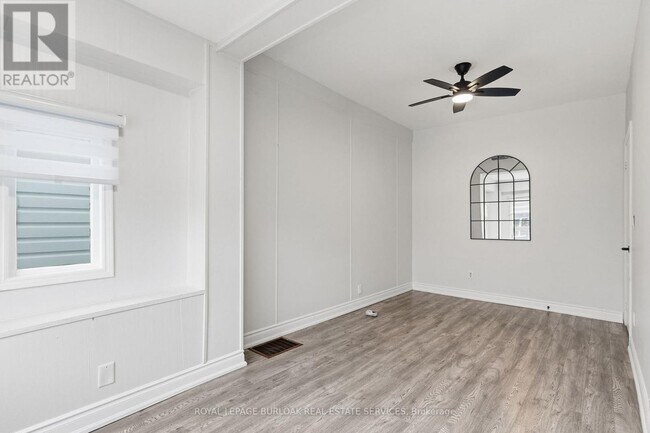 Photo du bâtiment - 71 Glendale Ave N