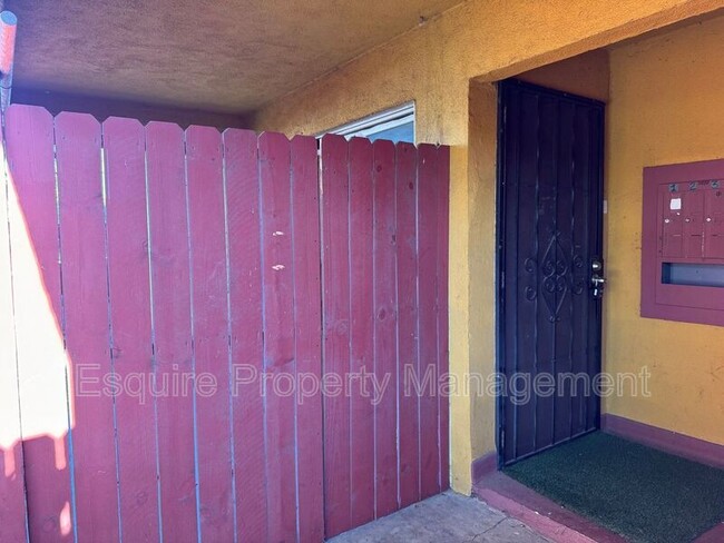 Building Photo - 2070 N Ventura Rd