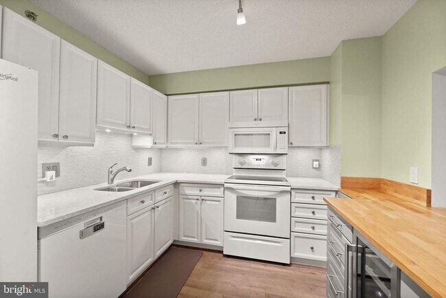 Foto del edificio - 19385 Cypress Ridge Terrace