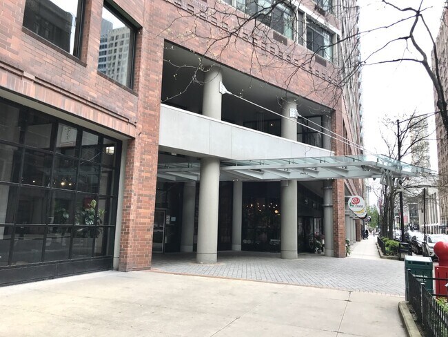Foto del edificio - 211 E Ohio St