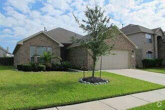 Building Photo - 6218 Menor Crest Dr