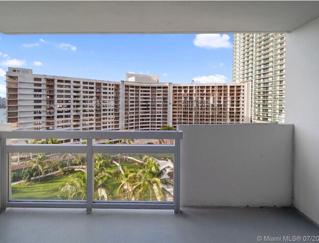 Foto del edificio - 1501 Bay Rd