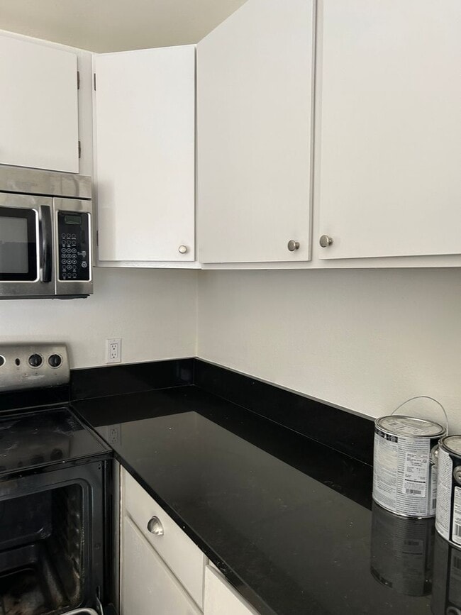Building Photo - 2 Bedroom 2 Bathroom Apartment in Glenwood...