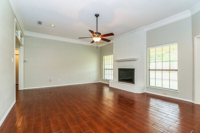 Building Photo - 143 NE Mcalister Rd
