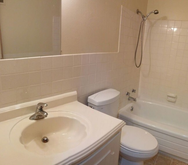 Plantation Manor Apartments Apartments in Windsor Heights, IA