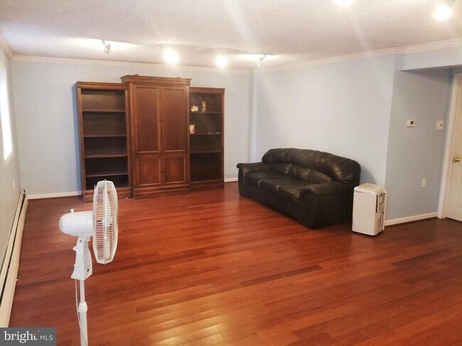 Foto del edificio - 298 E Valley Forge Rd