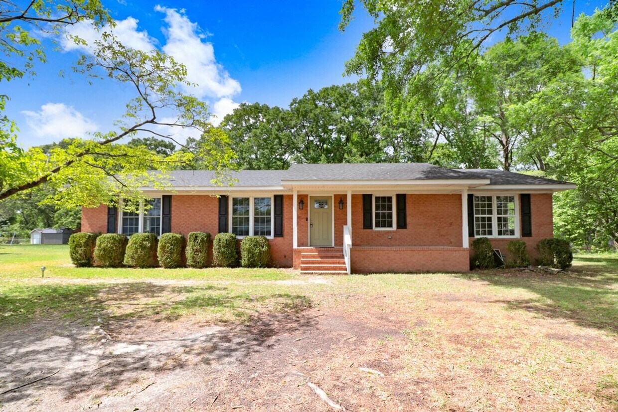 RENOVATED & SPACIOUS! 3 BR, 2 BA BRICK RAN... House Rental in