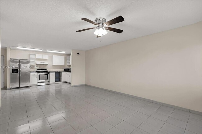 Building Photo - 14820 Naranja Lakes Blvd