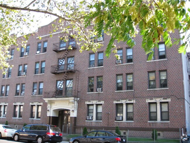 Building Photo - Commodore