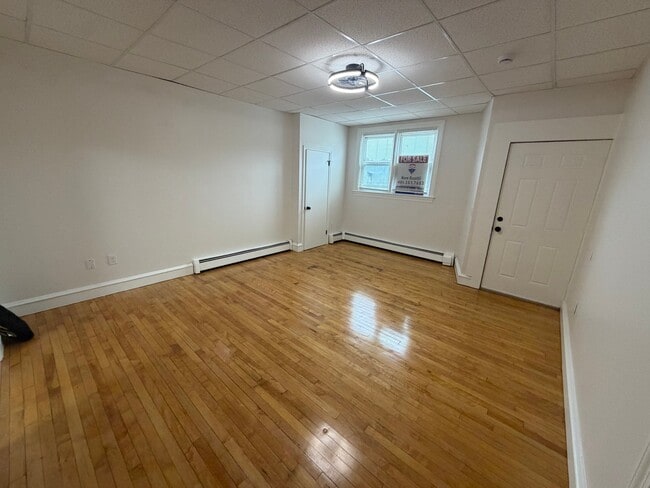 Building Photo - 1111 Charles St