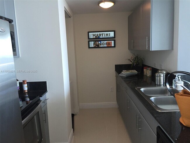 Foto del edificio - 1861 NW South River Dr