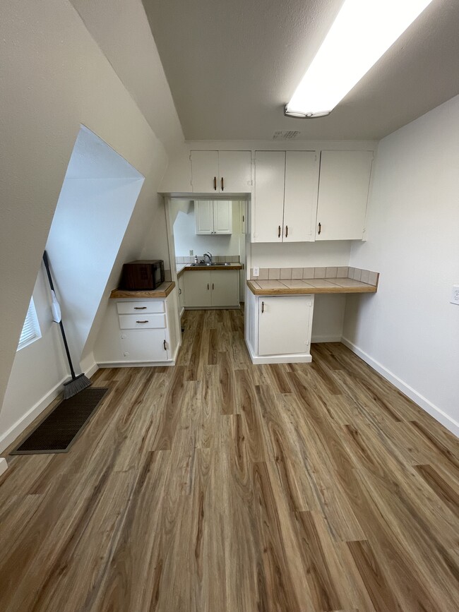 Building Photo - 141 7th Ave N