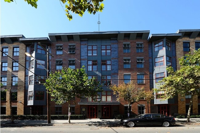 Foto del edificio - 812 Grand St