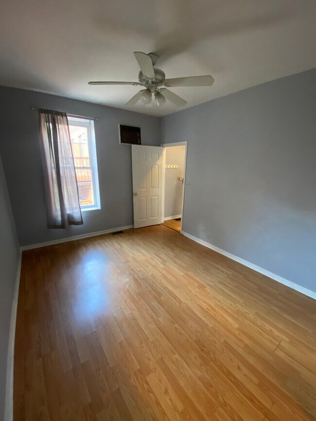 Foto del edificio - 1262 W Lexington St