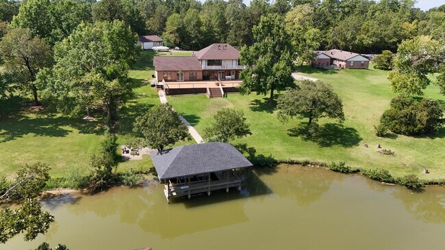 Building Photo - 231 Schmidt Ln