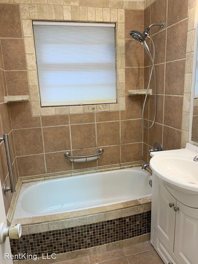 Foto del edificio - 3 br, 1 bath House - 632 West Main St
