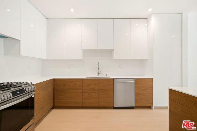 Foto del edificio - 10630 Wilkins Ave