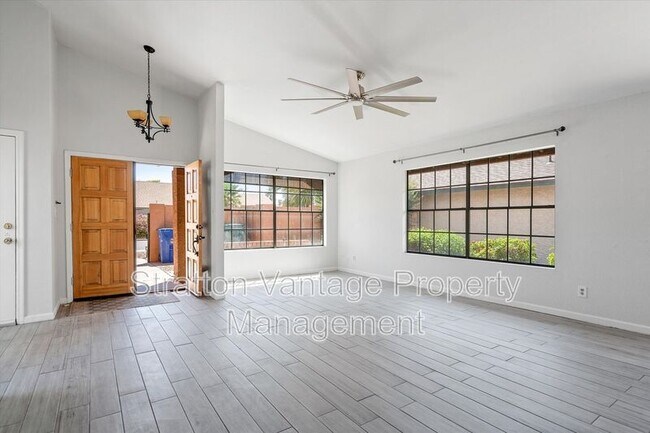 Building Photo - 2142 S Las Palmas