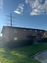 Building Photo - 10318 Greentree Ln