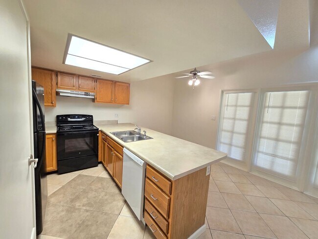 Foto del edificio - 1 Bed 1 Bath Spacious Apartment