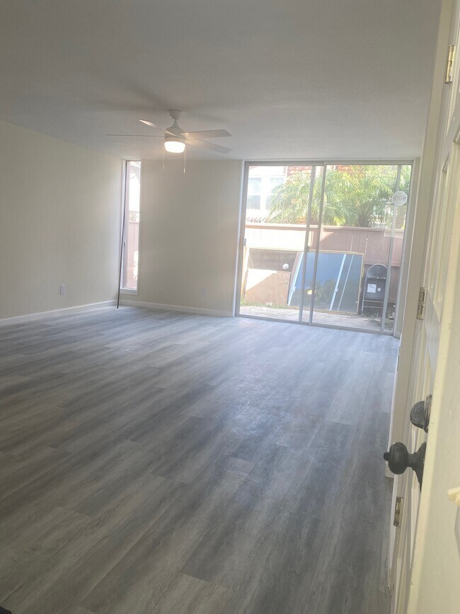 Building Photo - 1088 Cabrillo Park Dr