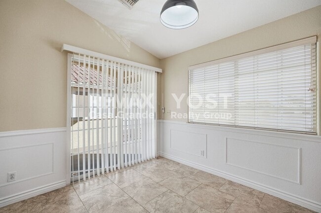 Foto del edificio - Life Is Better by the Lake!