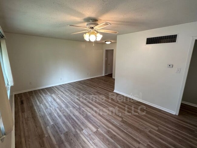 Building Photo - 804 NE 66th Terrace