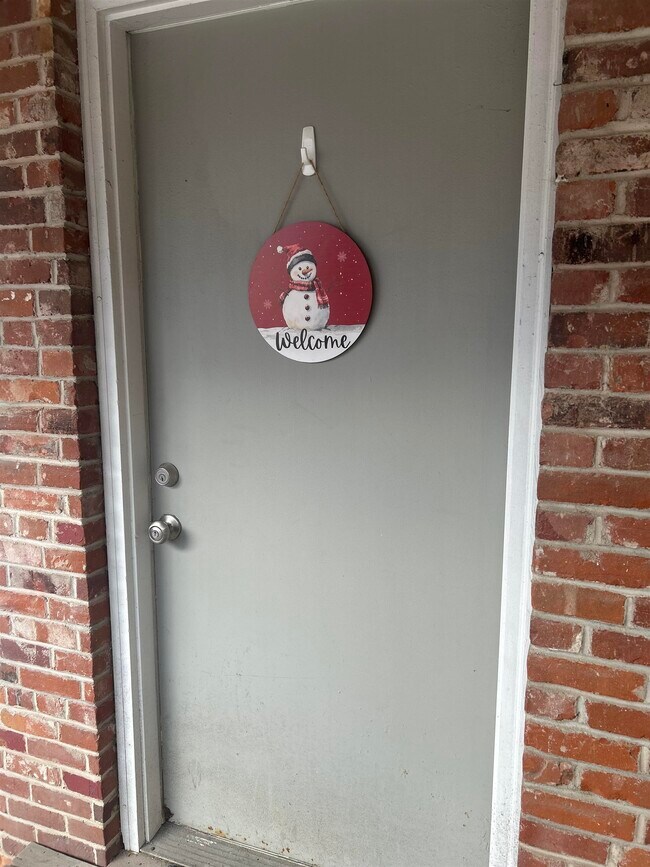 Building Photo - 145 Main St