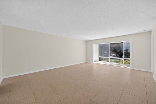Foto del edificio - 700 Melrose Ave