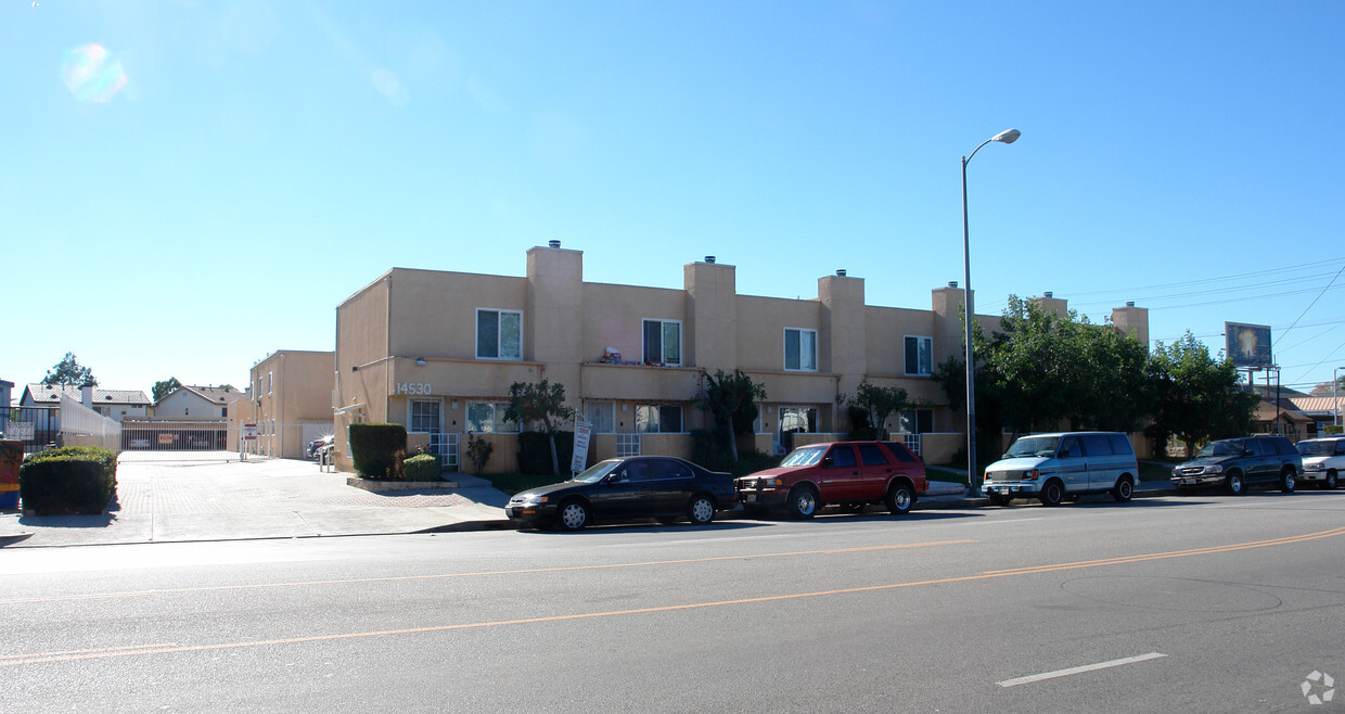 Primary Photo - 14530 Plummer St
