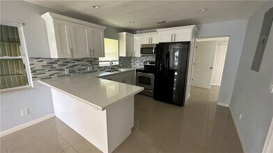 Building Photo - 2819 Plunkett St