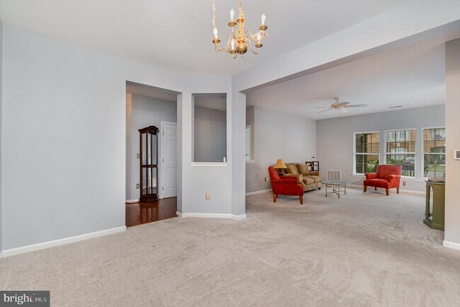 Building Photo - 205 Kings Crossing Cir