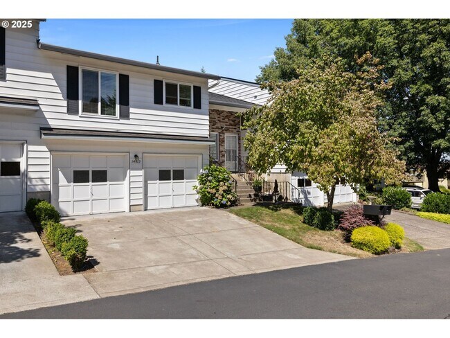 Foto del edificio - Bright and Open 1,638 SqFt Home Featuring Fireplace, Updated Kitchen & Scenic Outdoor Views ***Wa...