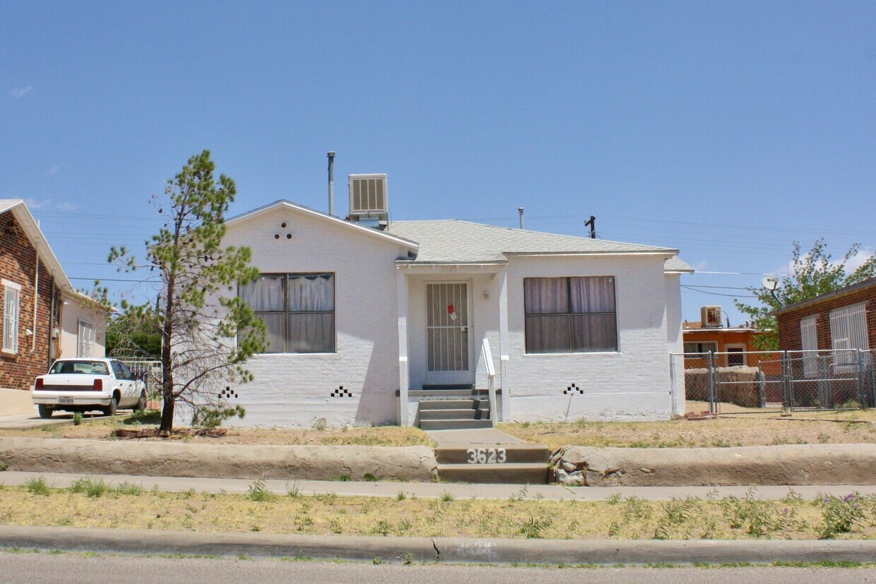 Primary Photo - MINUTES FROM FORT BLISS!!