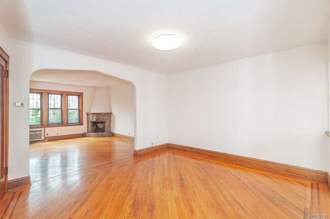 Building Photo - 62-39 Alderton St