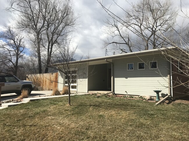 Building Photo - Updated 3 Bed 1.5 Bath Home off Bike Path