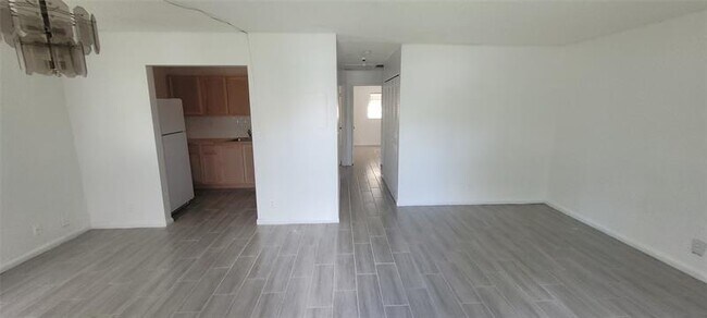 Foto del edificio - 7674 Kimberly Blvd