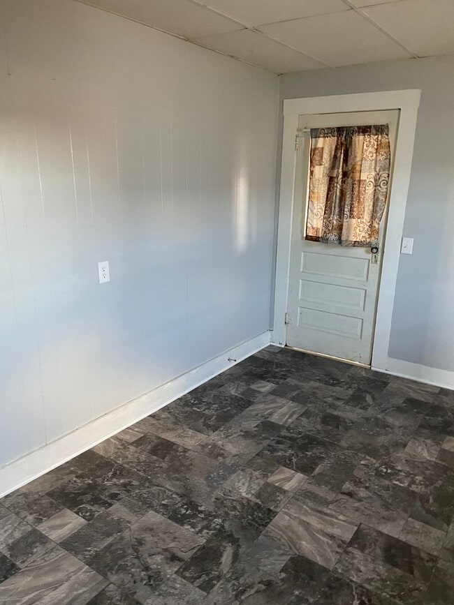 Building Photo - 2 Bed / 1 Bath home for rent