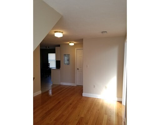 Building Photo - 593 Park St