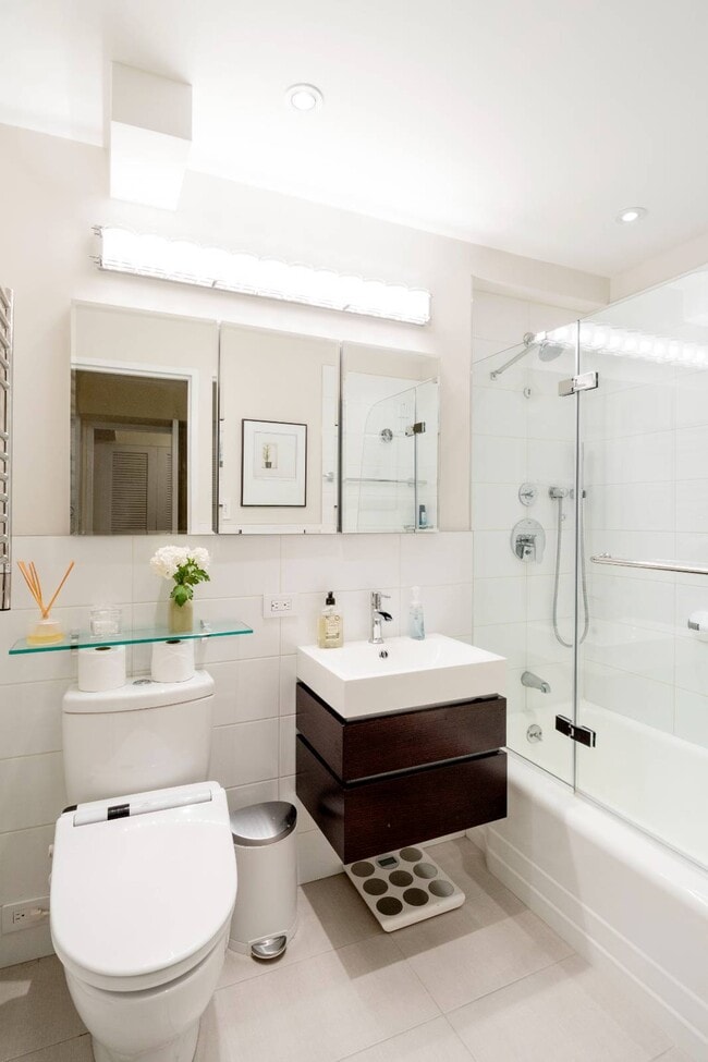 Building Photo - 100 W 57th St