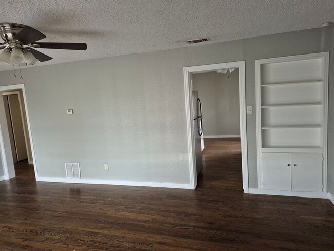 Building Photo - Charming 3-Bedroom, 2-Bath Home with Bonus...
