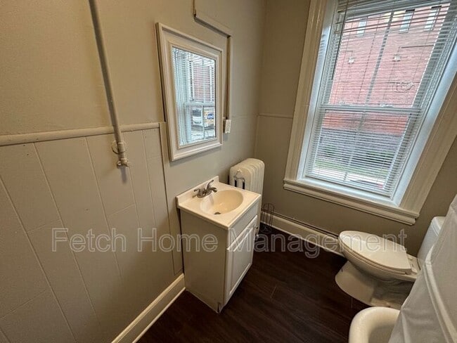 Building Photo - 633 Manor St