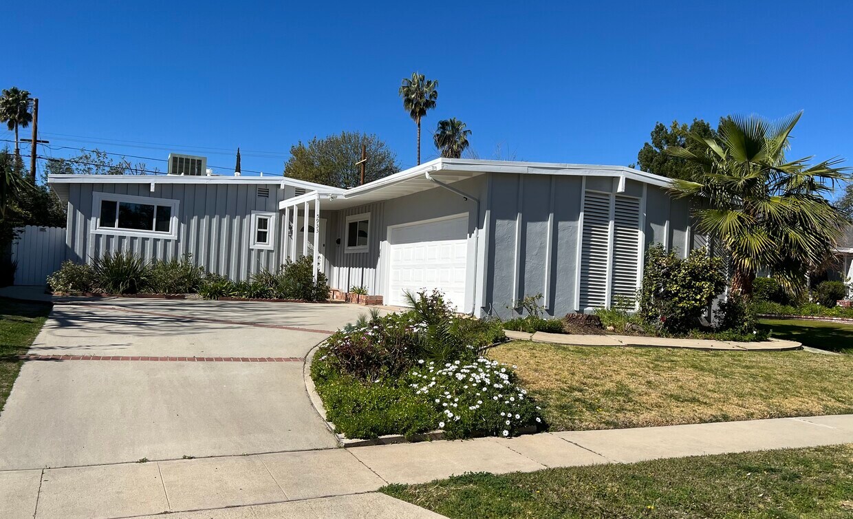 Foto principal - 5933 Babbitt Ave