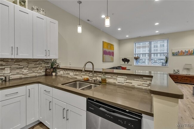 Building Photo - 251 Main St